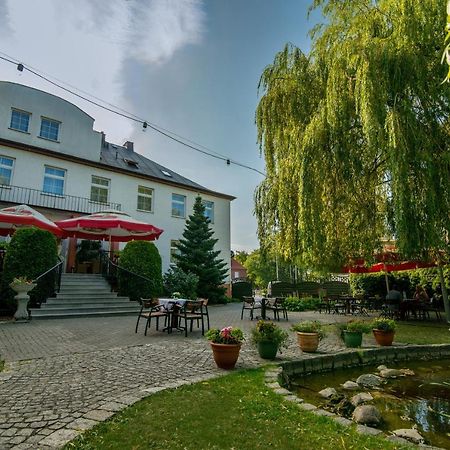 Hotel Bialy Domek Валч Экстерьер фото