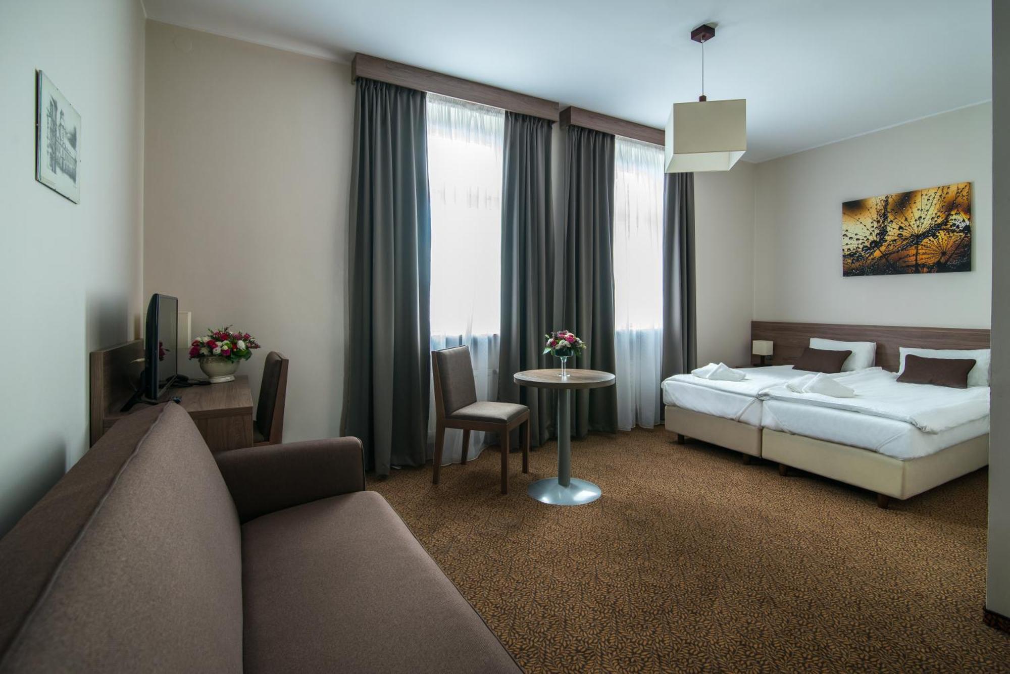 Hotel Bialy Domek Валч Экстерьер фото
